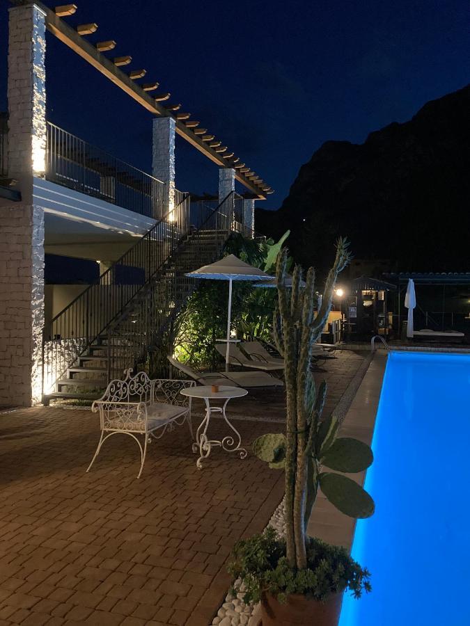 Residence Segattini ริวาเดลการ์ดา ภายนอก รูปภาพ
