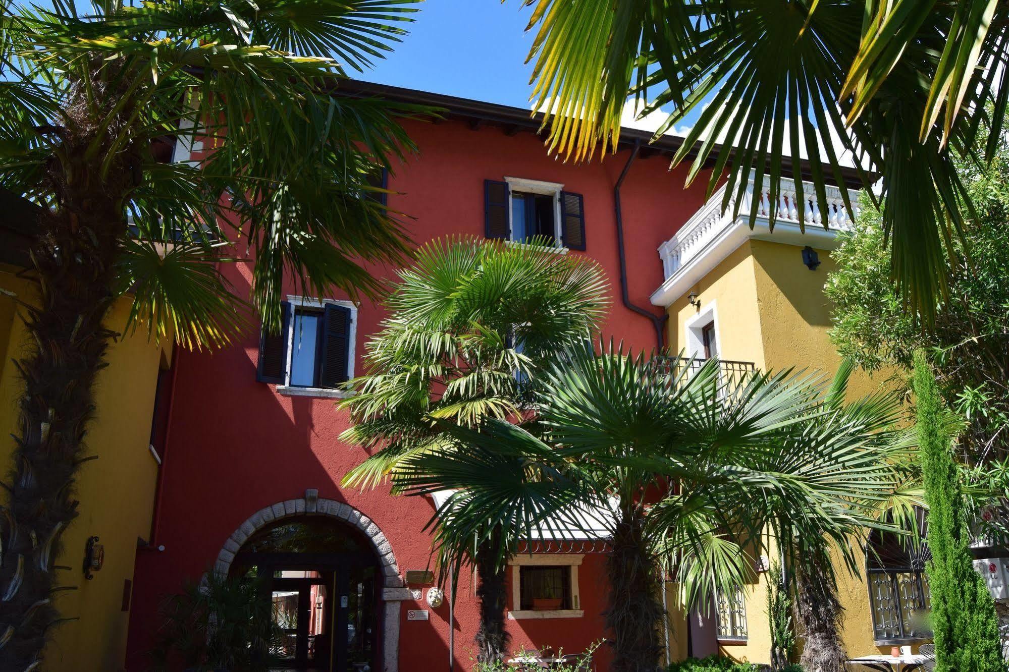 Residence Segattini ริวาเดลการ์ดา ภายนอก รูปภาพ