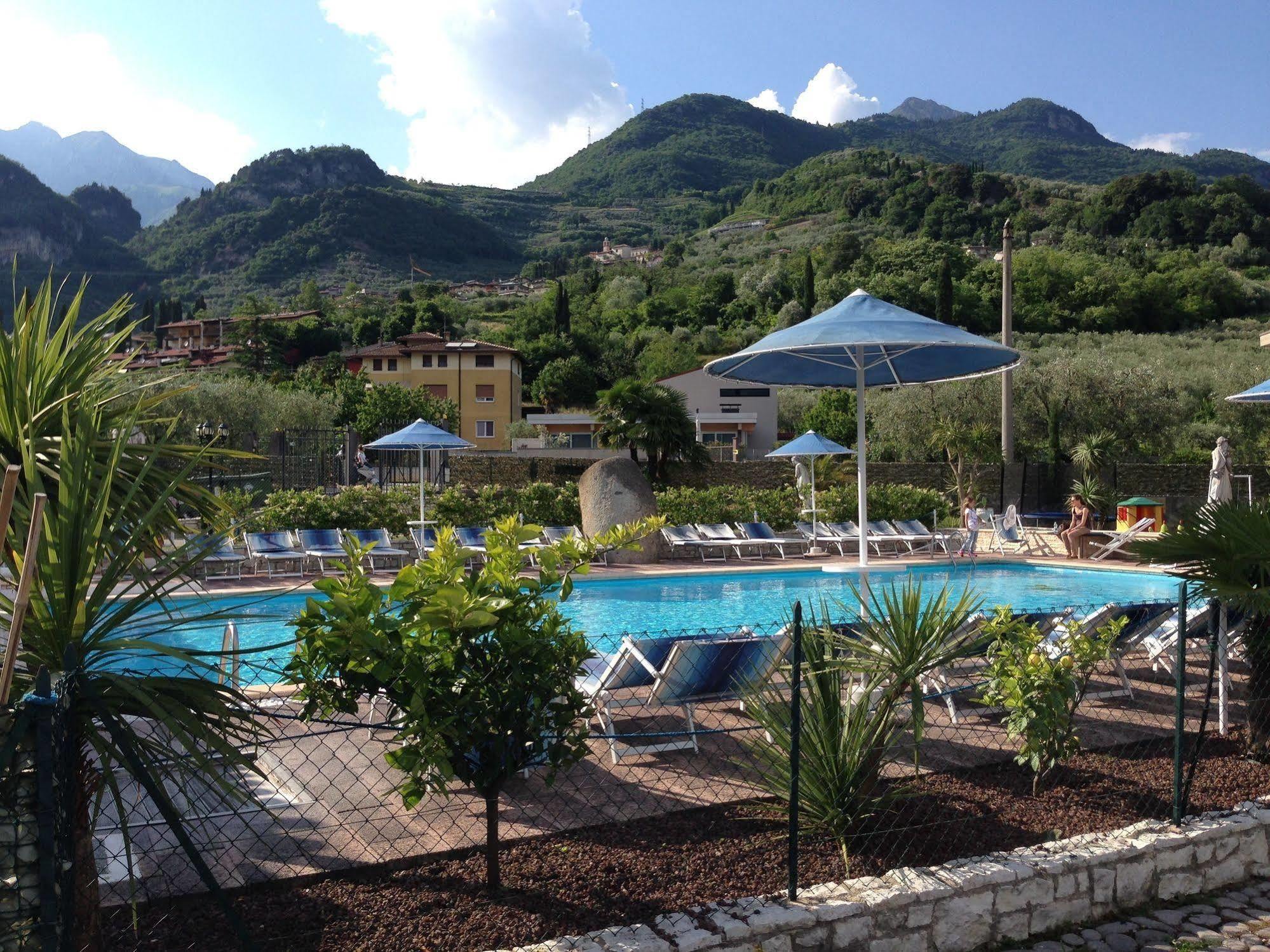 Residence Segattini ริวาเดลการ์ดา ภายนอก รูปภาพ