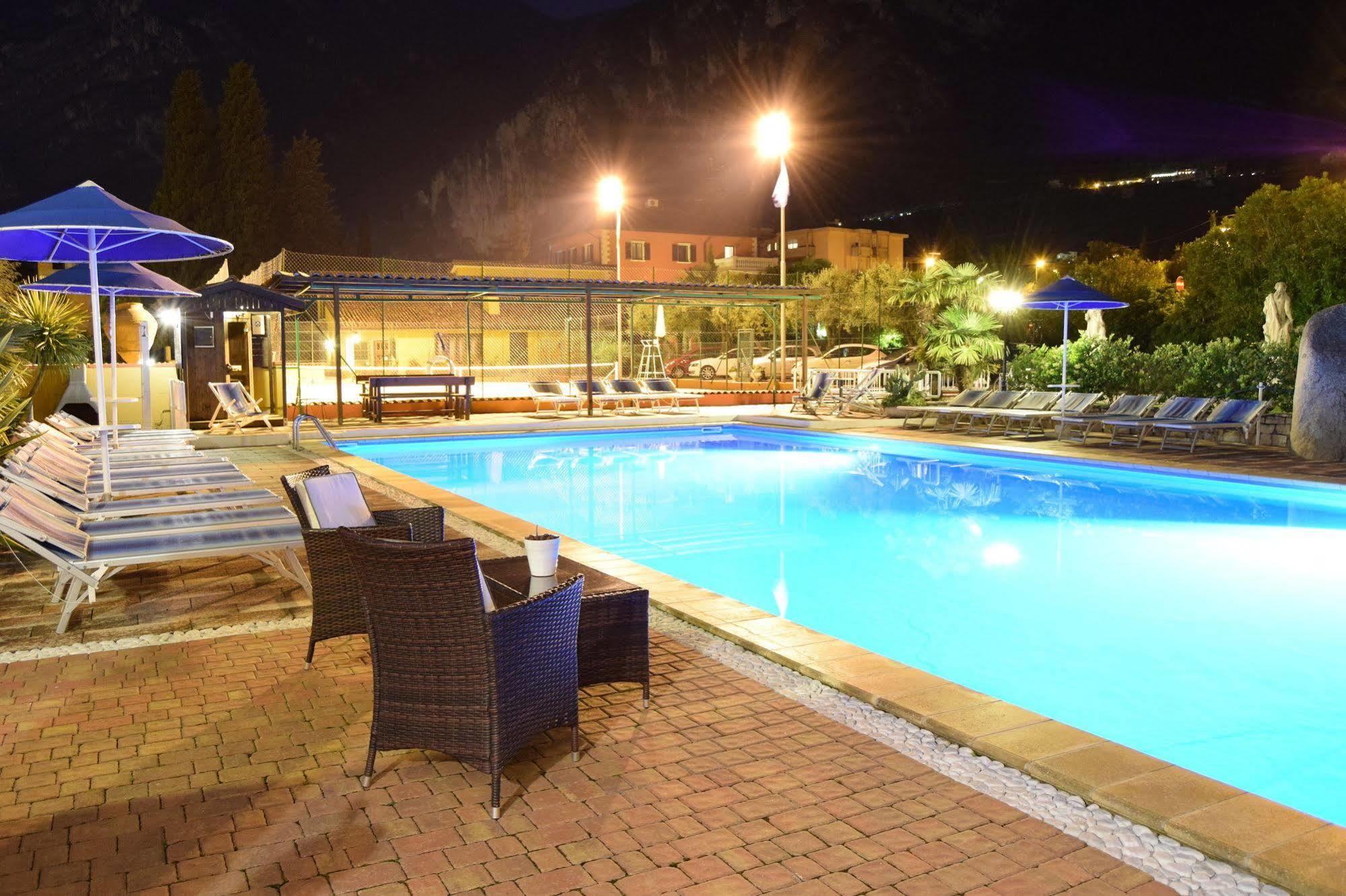 Residence Segattini ริวาเดลการ์ดา ภายนอก รูปภาพ